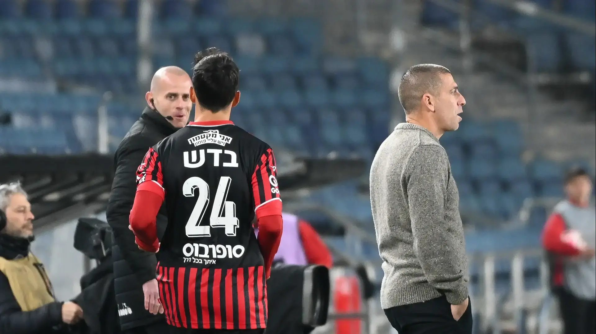 גיא בדש שחקן הפועל ירושלים לצד רן קוז'וך מאמן הפועל באר שבע