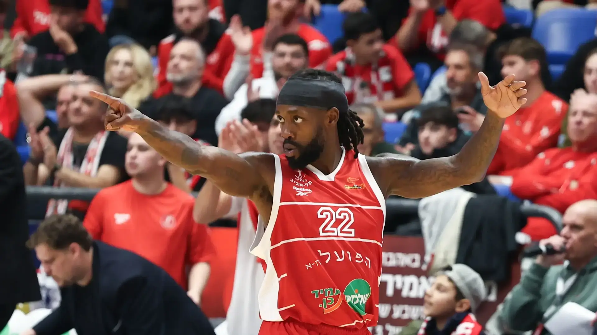 שחקן הפועל תל אביב פטריק בוורלי שחקן הפועל תל אביב פטריק בוורלי