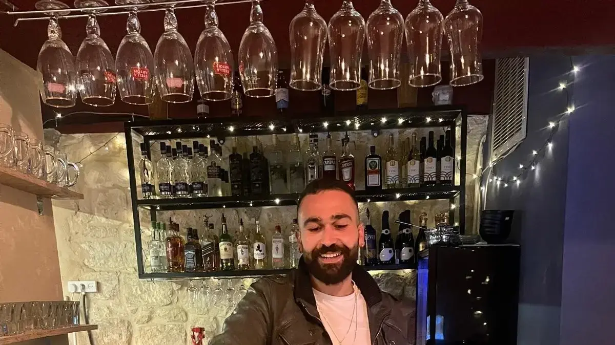 מתן בבית הקפה "בומבינו"