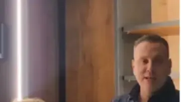 מיקי זוהר בפרסומות לרהיטים