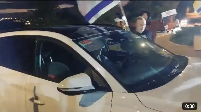 הפגנה נגד עמית סגל