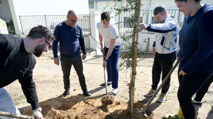 ארטיום דולגופיאט, גיא אטיאס וספורטאי אקדמיית וינגייט בטקס נטיעות מכון וינגייט