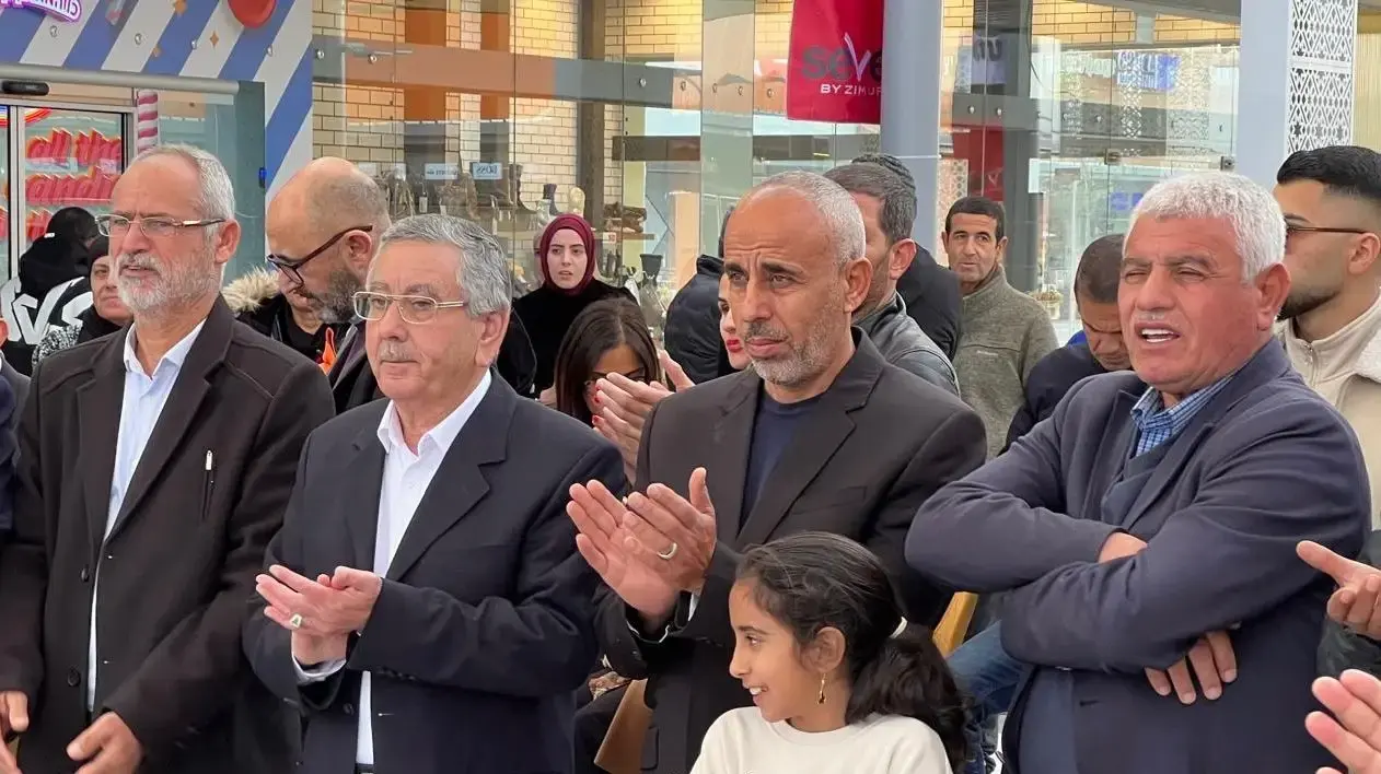 אלקרינאווי ומשתתפים נוספים בחנוכת מרכז Seven ברהט