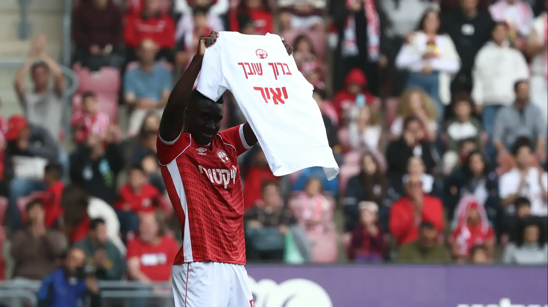 שחקן הפועל באר שבע, קינגס קאנגווה, מקדיש שער ליאיר הורן ששוחרר משבי חמאס
