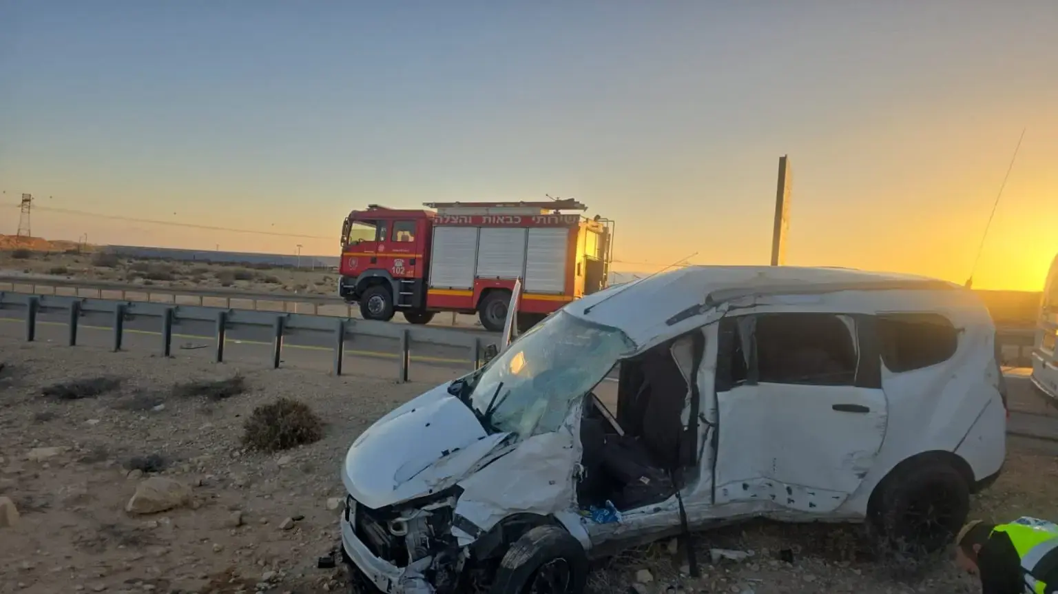 נהג בן 75 ביצע פניית פרסה על פס לבן בכביש 40 צפונית למצפה רמון ונהג מפגיעת אוטובוס