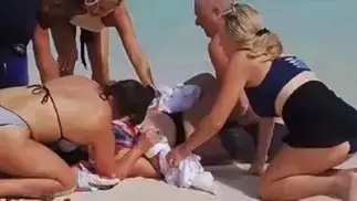תיירת ניסתה להצטלם סלפ עם כריש, שתקף אותה