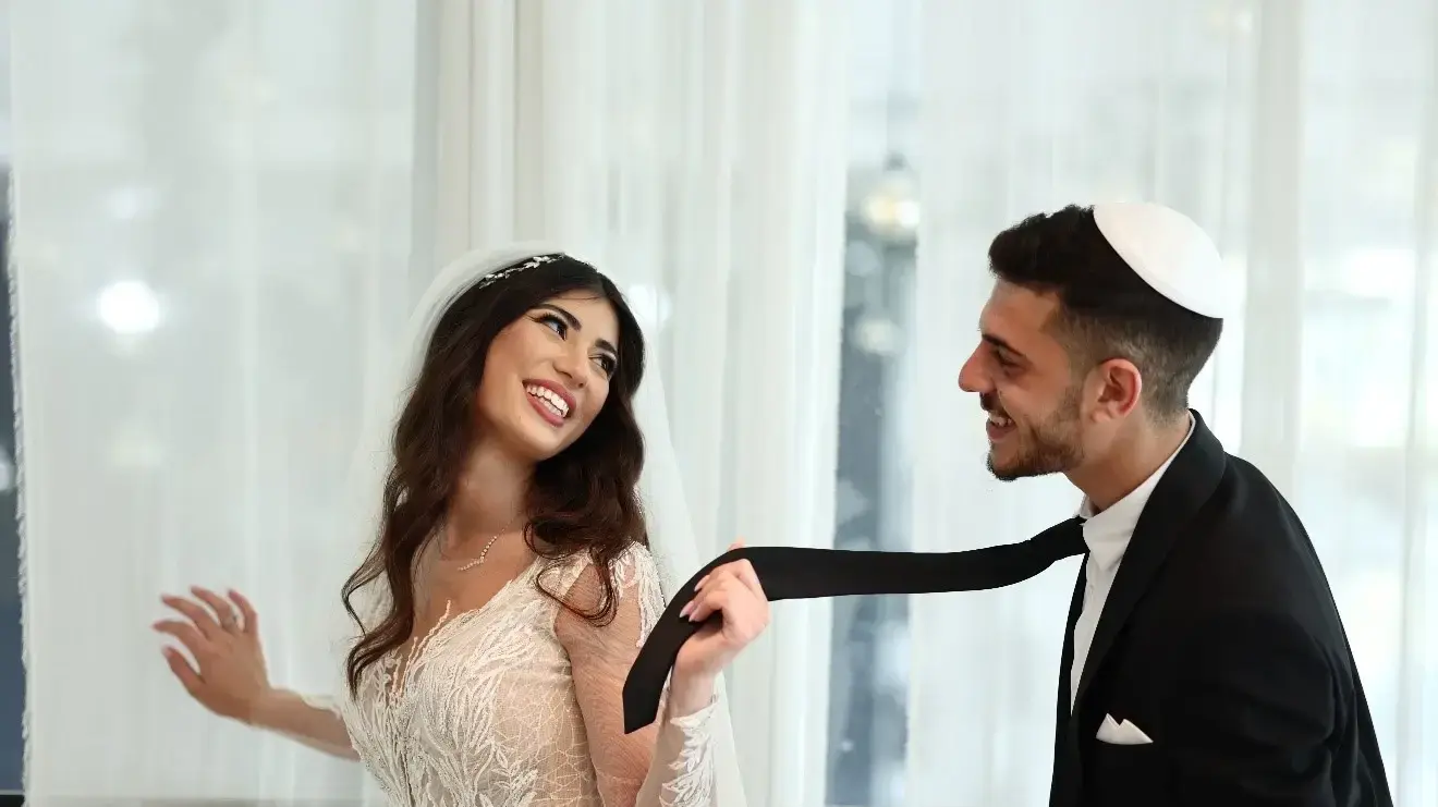 בני זוג בצילומי חתונה