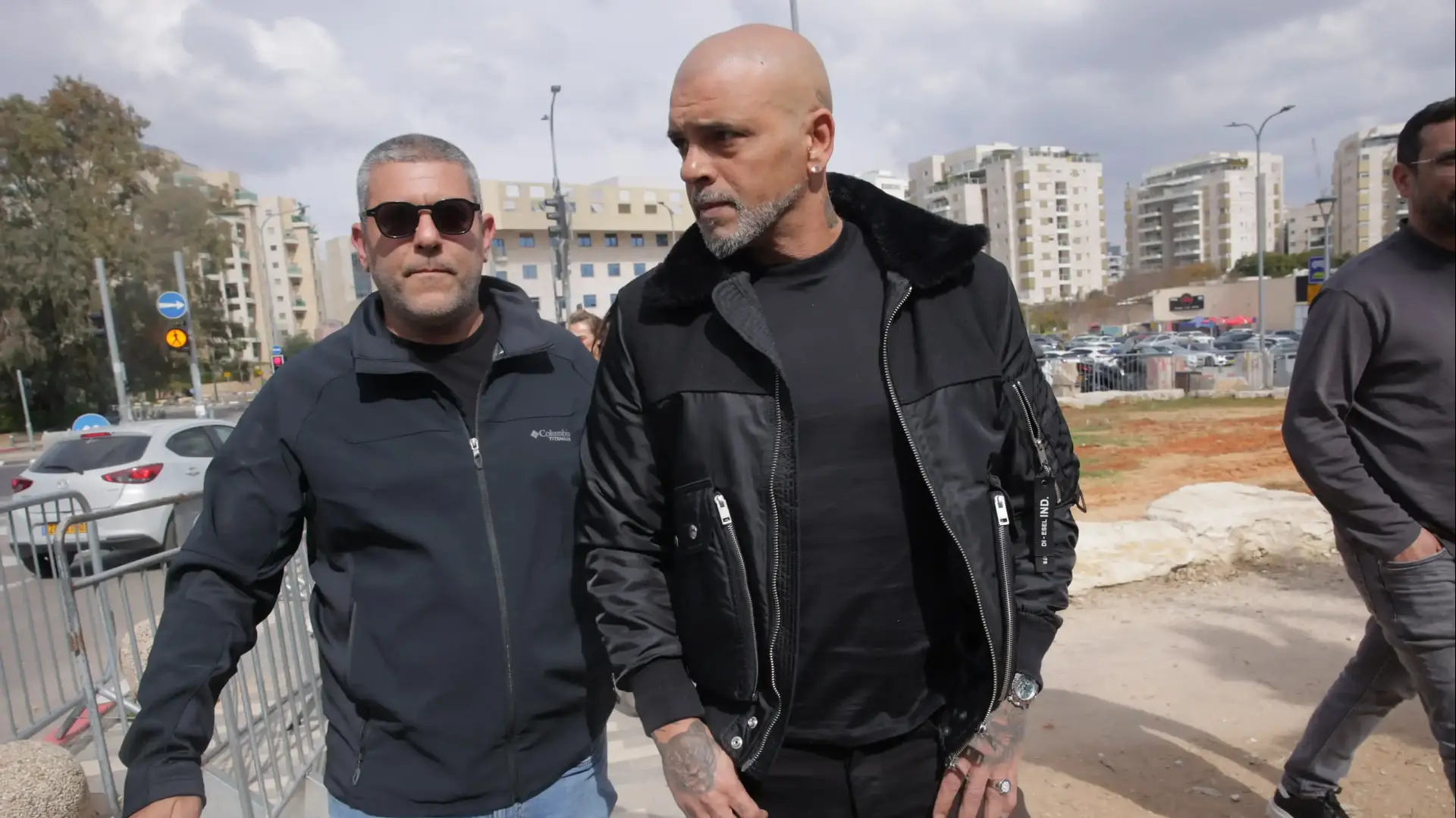 אייל גולן מגיע לגיוס של בתו אלין