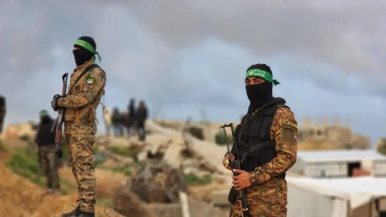 הכנות חמאס לקראת שחרור החללים החטופים משפחת ביבס ועודד ליפשיץ, ח'אן יונס 20 בפברואר 2025