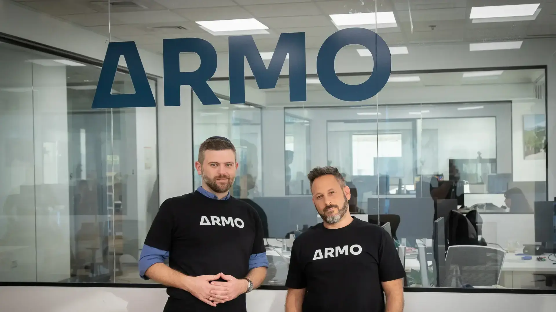 מייסדי חברת ARMO מימין לשמאל – המנכ''ל שאולי רוזן וה-CTO בן הירשברג
