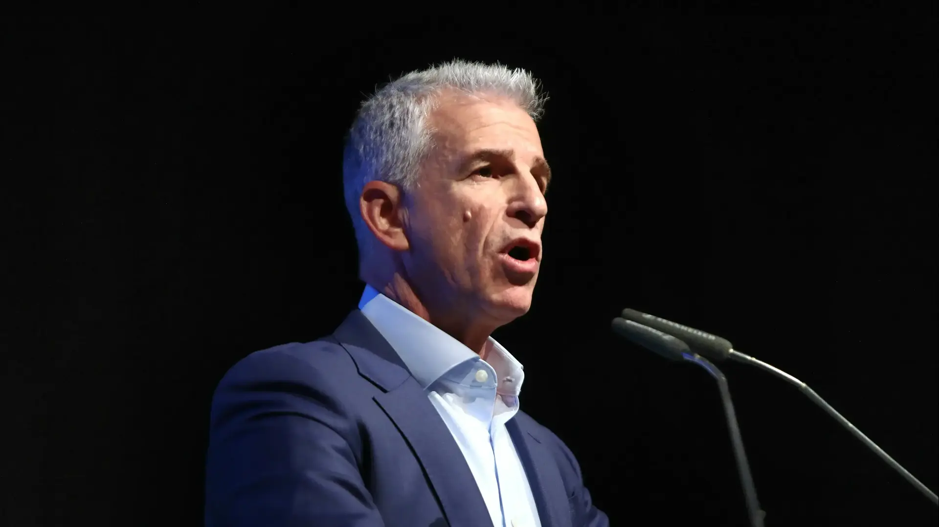 ראש המוסד דדי ברנע מקבל בשם המוסד את פרס INSS על מבצע הביפרים