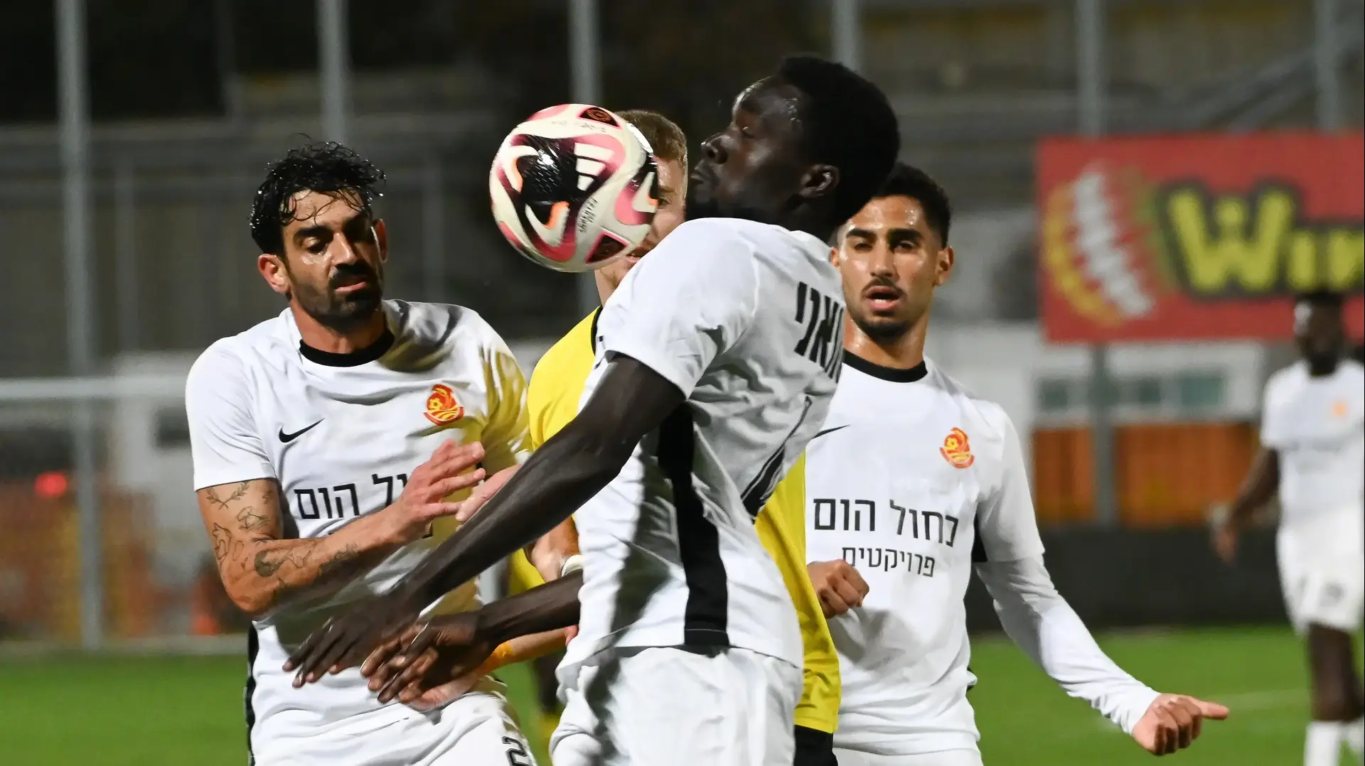 שחקני מ.ס. אשדוד, עומרי בן הרוש, טימותי אוואני