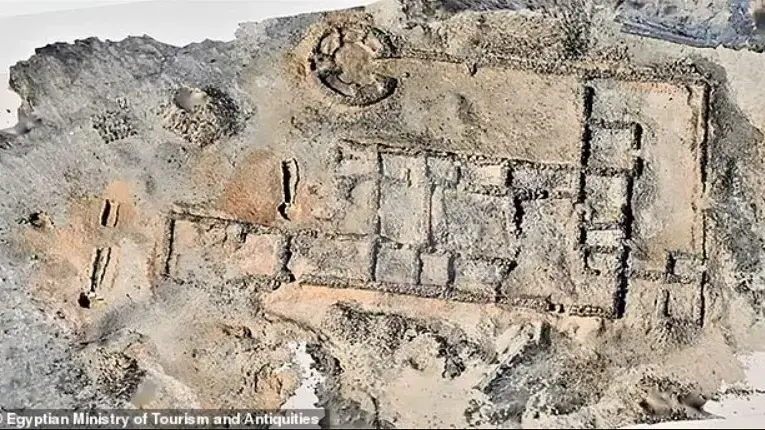 מתחם הכרייה "עיר הזהב האבודה" נותר קבור מתחת לחול במשך אלפי שנים
