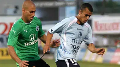 יניב קטן שחקן מכבי חיפה מול אחמד סבע שחקן הפועל בני לוד