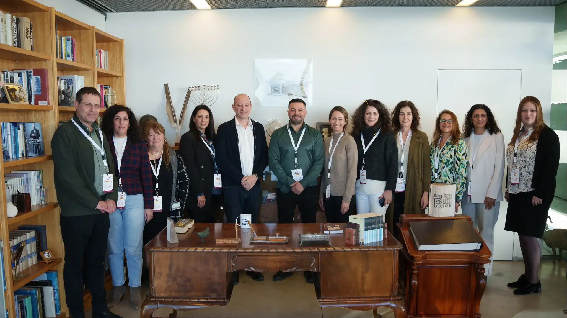 מימין לשמאל: לאה מלוב ממשרד החינוך, מיטל מורדי ממרכז פרס, גליה קדמי מייסדת Founders Zone, נורית בנימיני מנהלת קרן הון סיכון F2 VC, שרון ברזיק כהן מנהלת קרן הון סיכון QUmra Capital, ענת טל סמנכ״לית קשרי חוץ באסטרהזניקה, דולאן אבו סאלח ראש- מועצת מג'דל שמס, אוהד גולדברג מנכ"ל חברת אסטרהזניקה, אירית קורדובה מכללית מחוז ת"א-יפו, ד"ר שרה יניב מכללית מחוז ת"א-יפו, נעמה וינר מהעמותה לזכויות החולה וד"ר רוני ורד מכללית מחוז ת"א-יפו מימין לשמאל: לאה מלוב ממשרד החינוך, מיטל מורדי ממרכז פרס, גליה קדמי מייסדת Founders Zone, נורית בנימיני מנהלת קרן הון סיכון F2 VC, שרון ברזיק כהן מנהלת קרן הון סיכון QUmra Capital, ענת טל סמנכ״לית קשרי חוץ באסטרהזניקה, דולאן אבו סאלח ראש- מועצת מג'דל שמס, אוהד גולדברג מנכ"ל חברת אסטרהזניקה, אירית קורדובה מכללית מחוז ת"א-יפו, ד"ר שרה יניב מכללית מחוז ת"א-יפו, נעמה וינר מהעמותה לזכויות החולה וד"ר רוני ורד מכללית מחוז ת"א-יפו