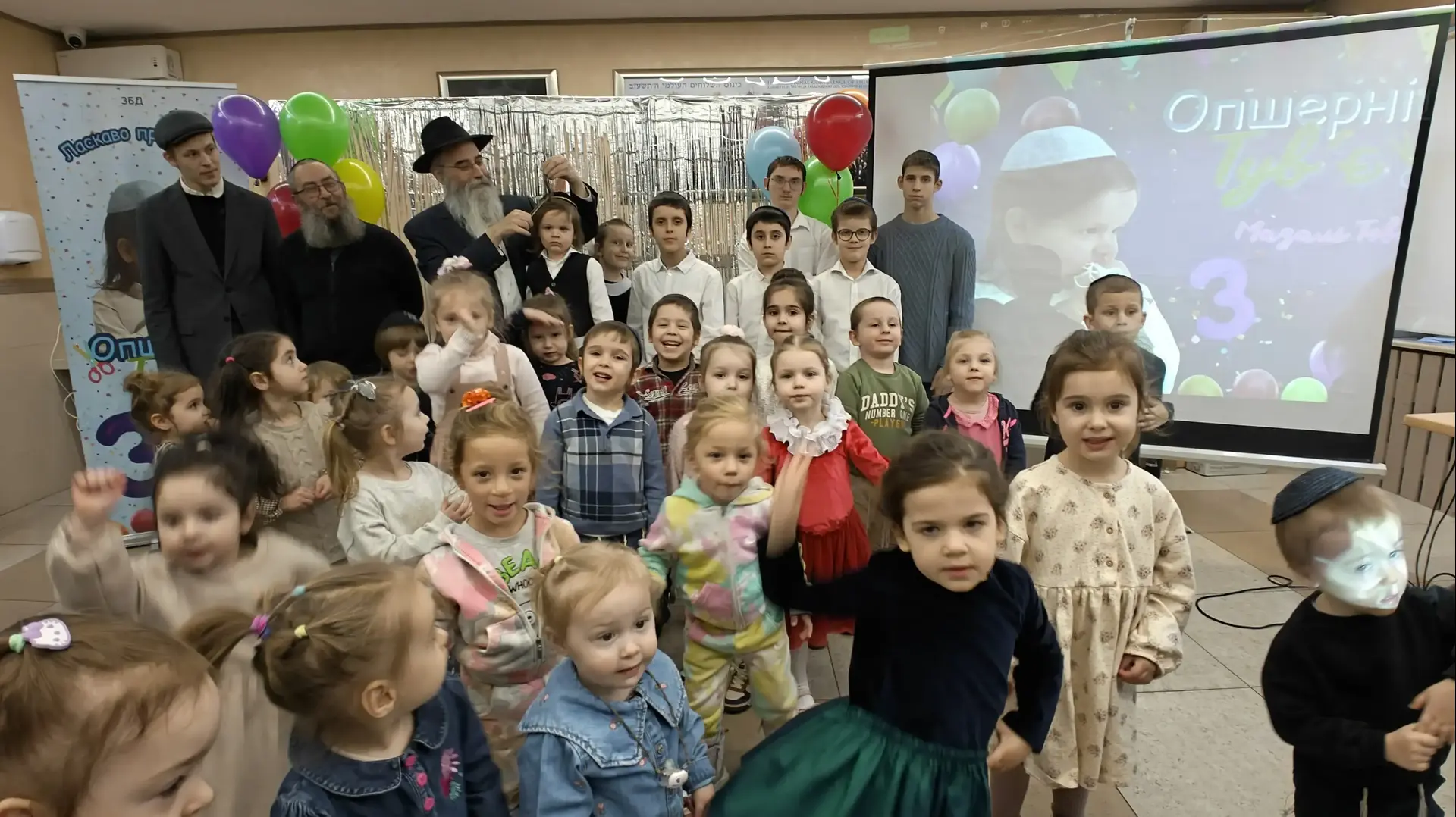 טוביה, התינוק שחולץ כשהוא בן שלושה ימים בלבד בתחילת המלחמה באוקראינה, חגג השבוע את "התספורת" טוביה, התינוק שחולץ כשהוא בן שלושה ימים בלבד בתחילת המלחמה באוקראינה, חגג השבוע את "התספורת"