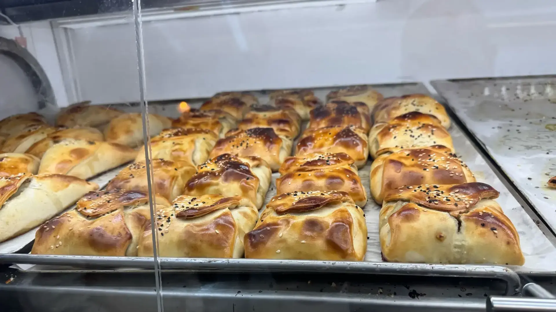 לקחת את כל המגש. האדון הבוכרי