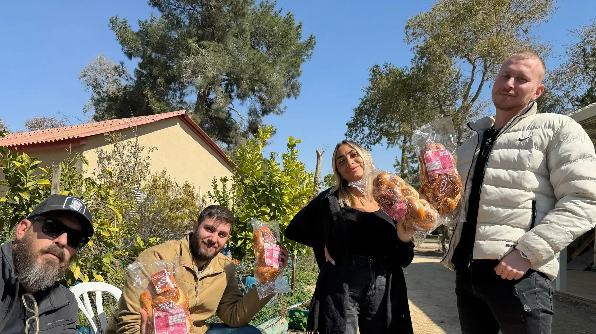 1000 חלות וחיבוקים