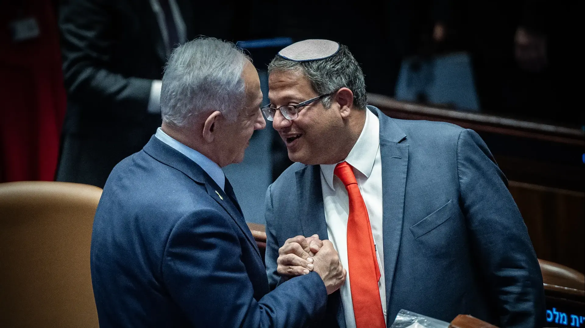 רה"מ בנימין נתניהו עם איתמר בן גביר השר לבט"פ לאחר אישור חזרת שרי עוצמה יהודית לממשלה, 19 במרץ 2025