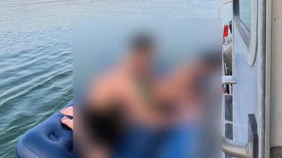 חילוץ צעירים שנסחפו מזרון ים בכנרת