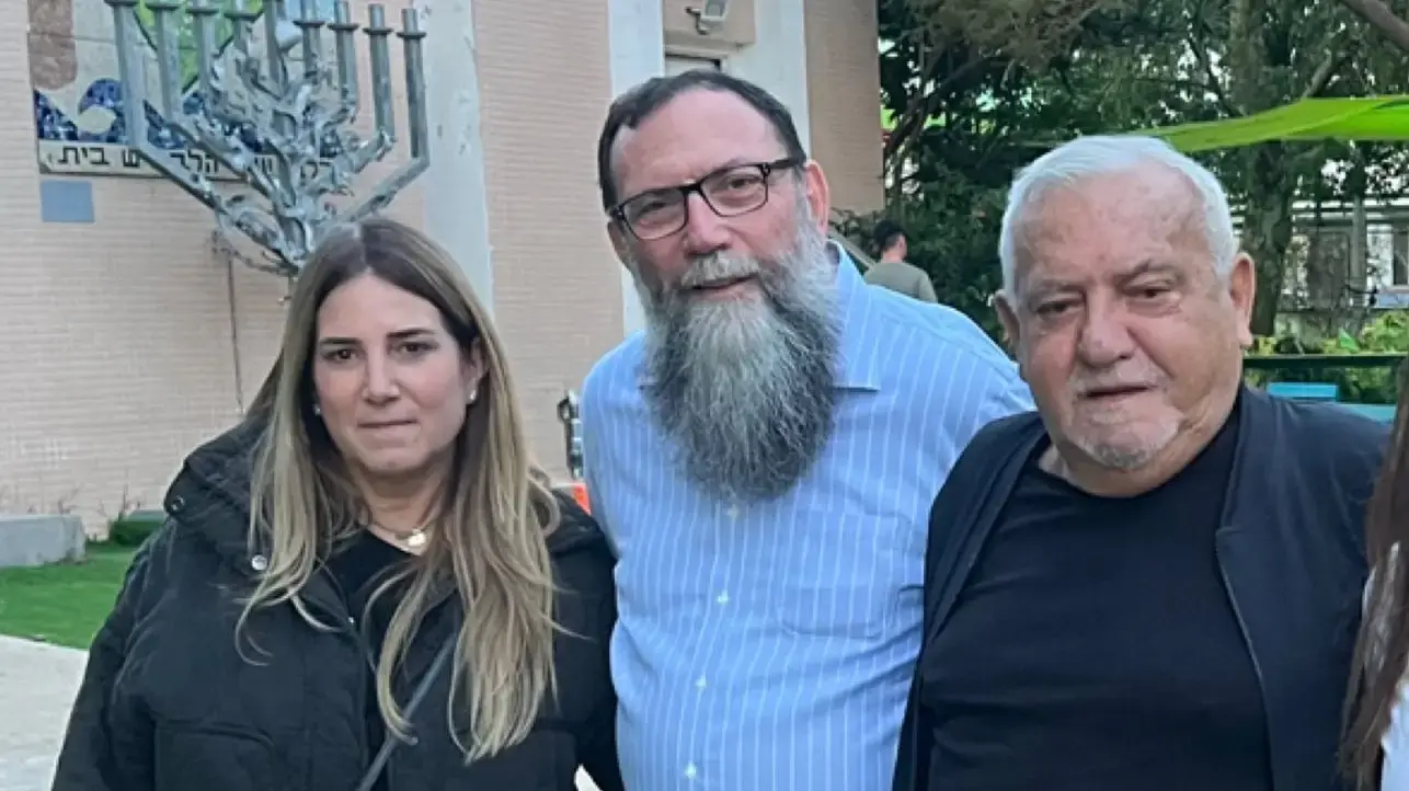 שלמה שרף עם בתו ענת נעים ועם יהודה כהן