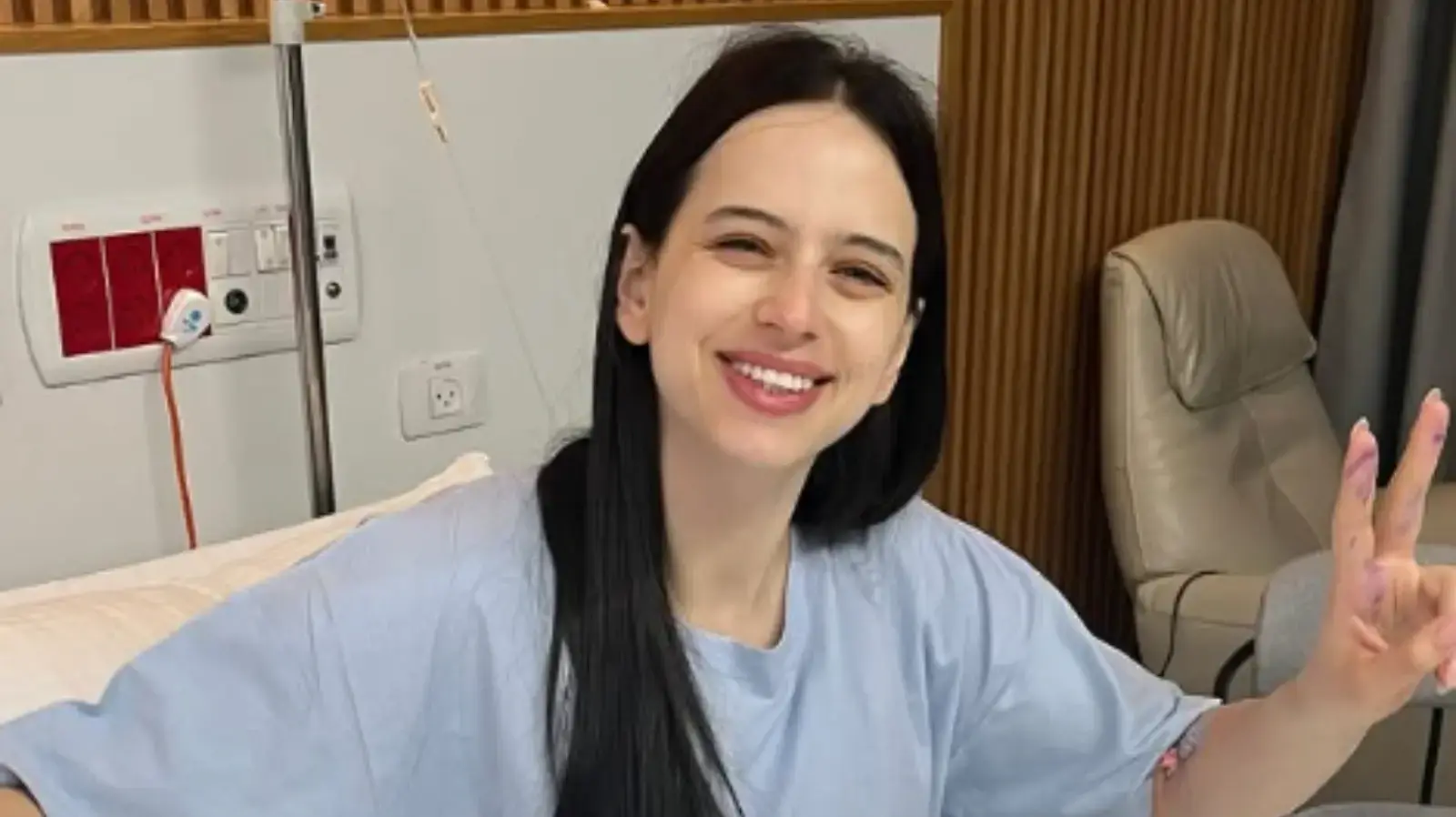 קורין גדעון לאחר שעברה ניתוח הרמת חזה