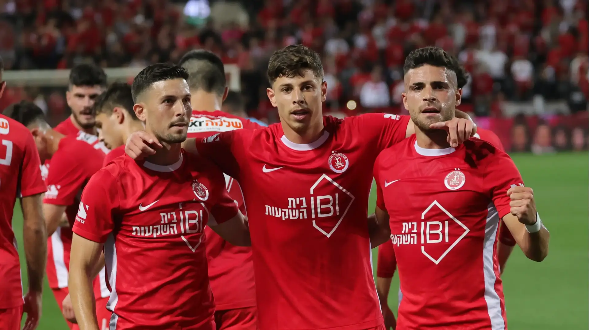 איתמר שבירו, סתיו טוריאל, לירן רוטמן שחקני הפועל תל אביב חוגגים