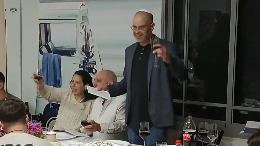 יו"ר הקרן לחיילים משוחררים בערב חג עם לוחמים בודדים