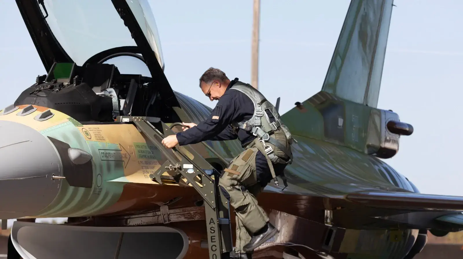 טיסת הבכורה של מטוס ה-F16 הבולגרי הראשון אחרי שיצא מפס הייצור