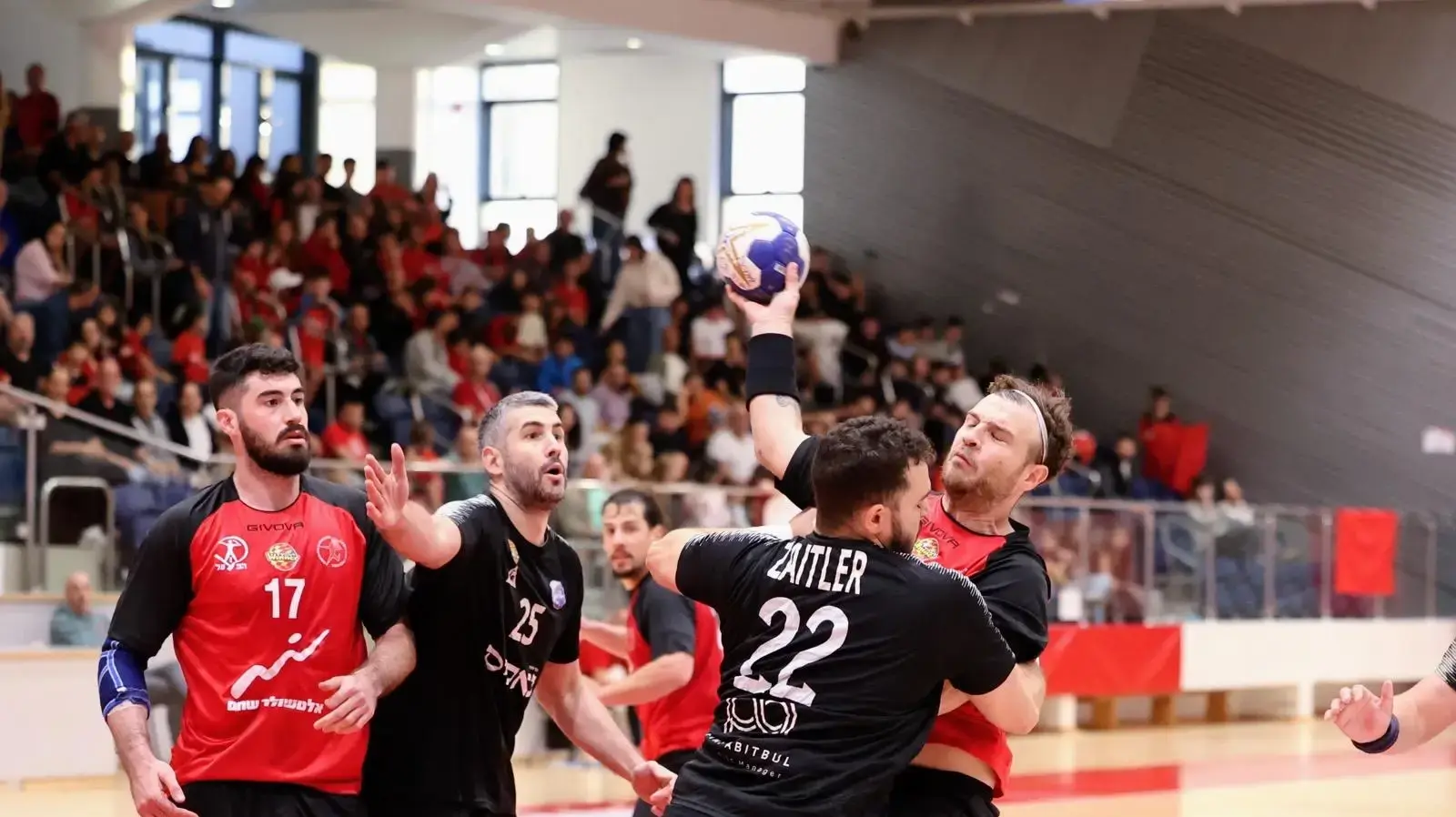 דור קלדרון מול אראל צייטלר, לצדם נמניה גויקוביץ' ותומר בודנהיימרבמפגש בין הפועל ראשון לציון להרצליה דור קלדרון מול אראל צייטלר, לצדם נמניה גויקוביץ' ותומר בודנהיימרבמפגש בין הפועל ראשון לציון להרצליה