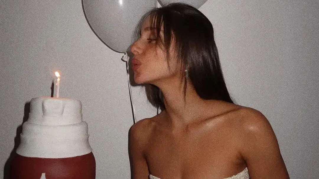 נטע אלחמיסטר חוגגת 31 בשמלת סטרפלס של בננהוט X מיי תרזה
