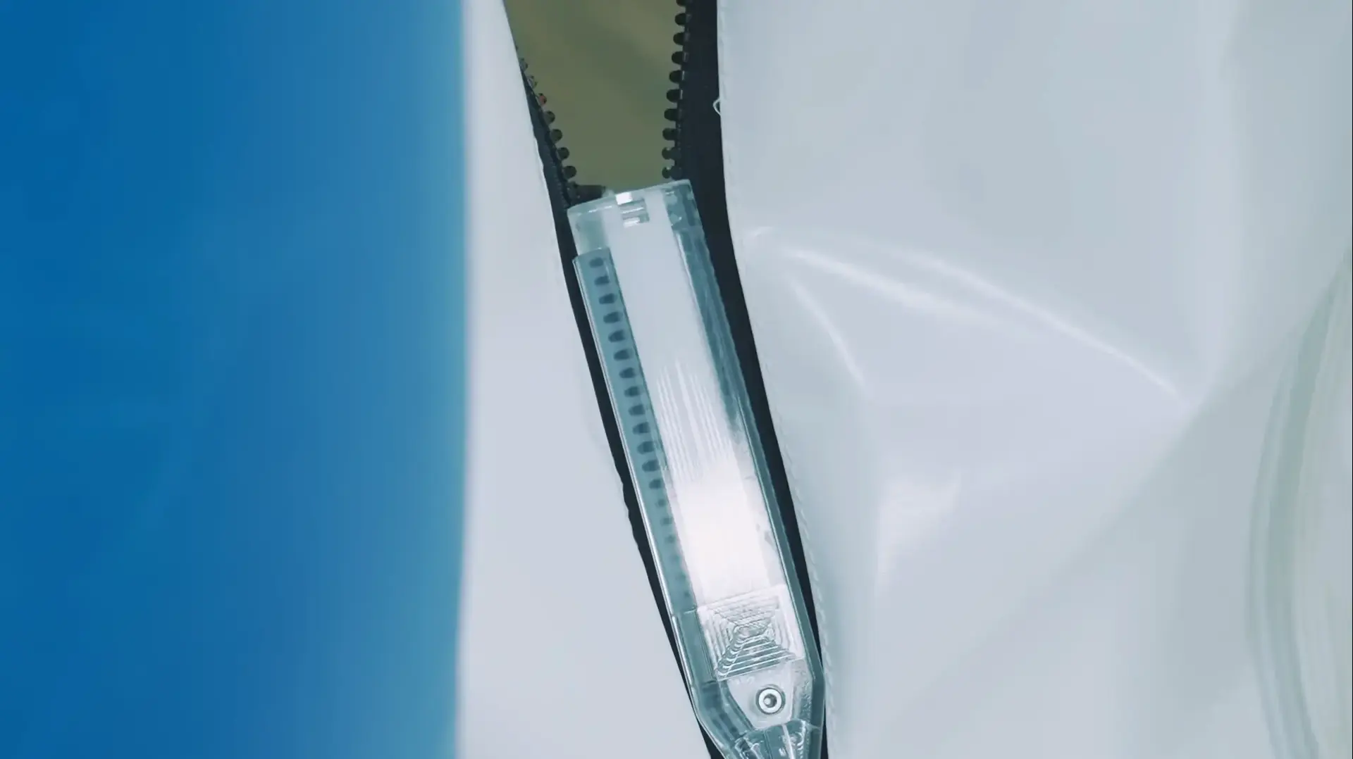 הרוכסן החשמלי של YKK