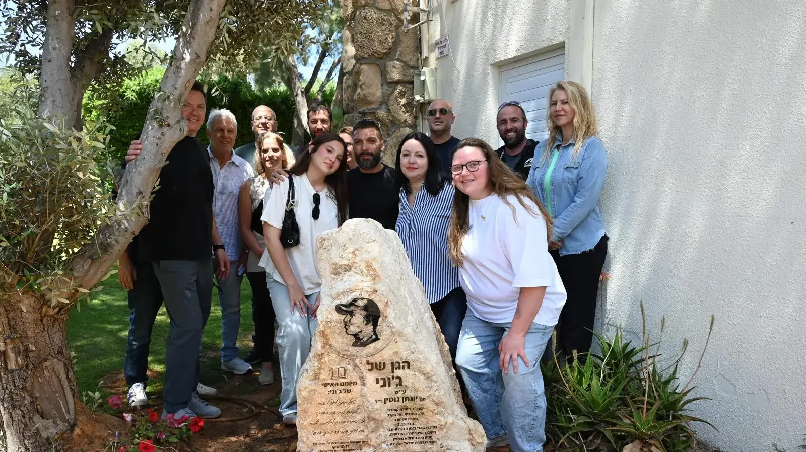 הנהלת מכון וינגייט עם רז הרשקו, שני הרשקו ומשפחתו של יונתן גוטין