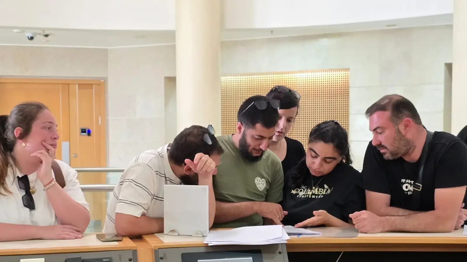 הורי הפעוטות ממצפה רמון מקבלים לידיהם את כתב האישום