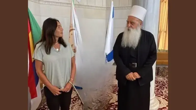 התמונה הערוכה של מירי רגב עם מנהיג העדה הדרוזית ואדם נוסף שבולט בהיעדרותו.