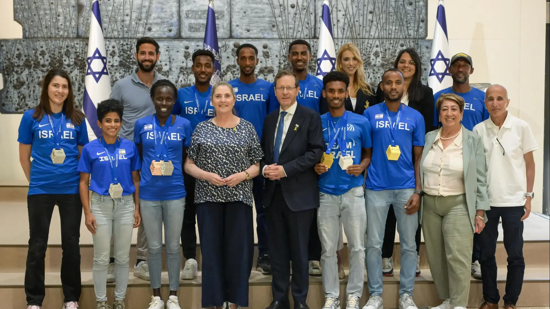 נשיא המדינה מארח את נבחרות ישראל בריצת כביש לאחר אליפות אירופה
