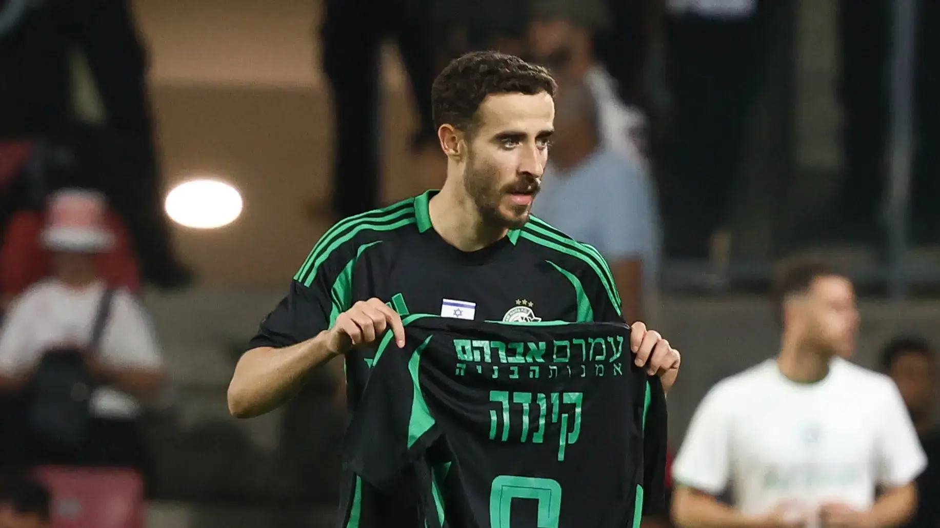 דולב חזיזה, מכבי חיפה חוגג עם החולצה של גדי קינדה
