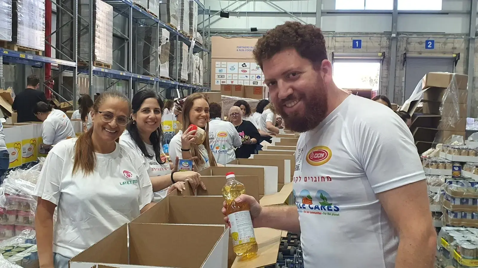 עובדי אסם נסטלה במהלך האריזות