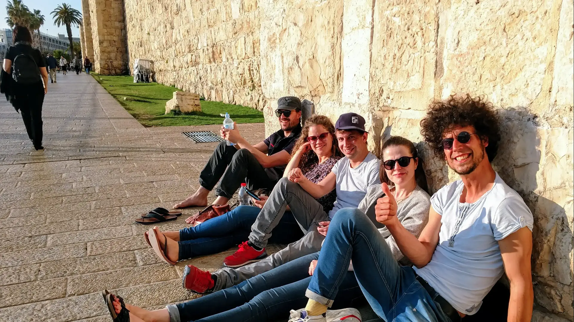 צעירים מבלים בירושלים