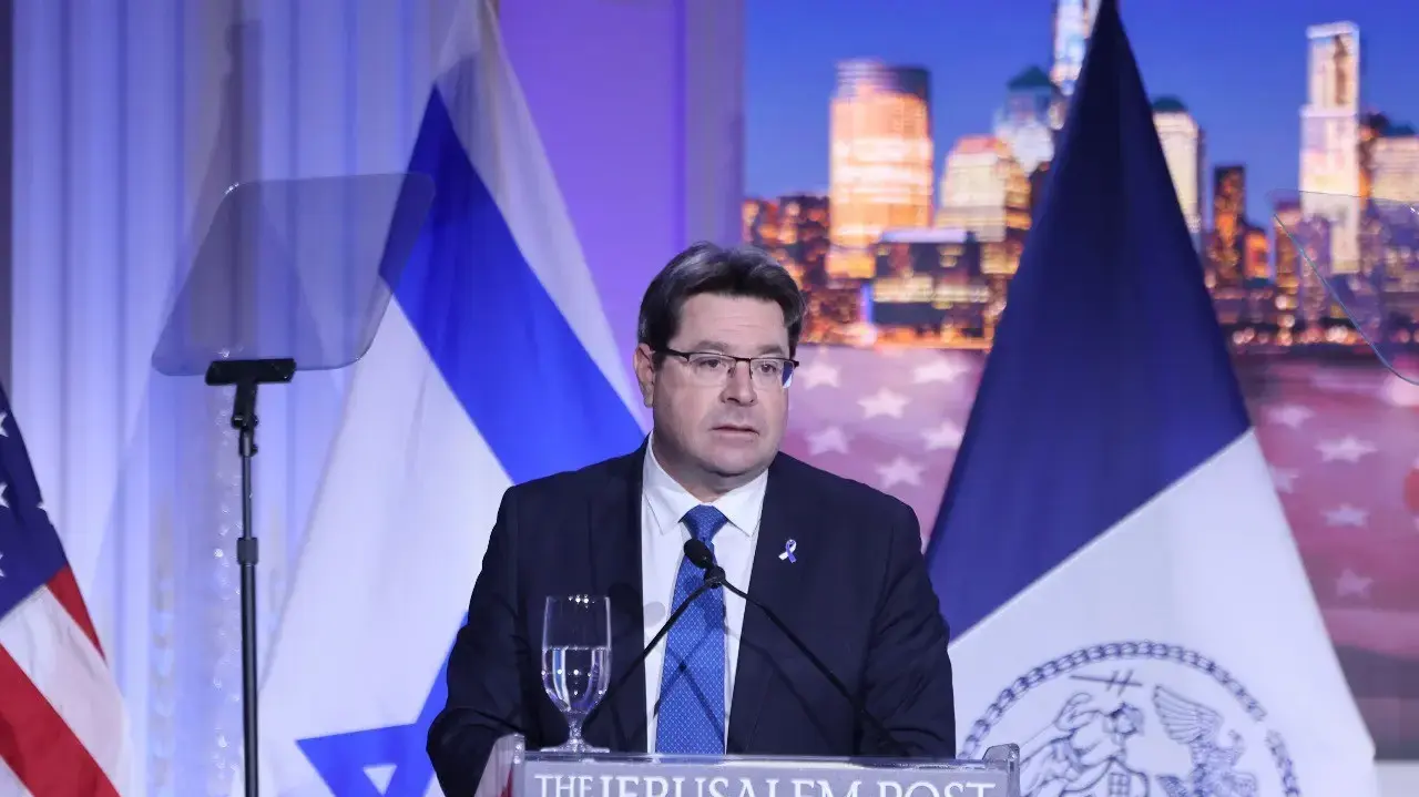 אופיר אקוניס, הקונסול הכללי של ישראל בניו יורק בועידה השנתית של הג'רוזלם פוסט בניו יורק. 19 במאי 2025