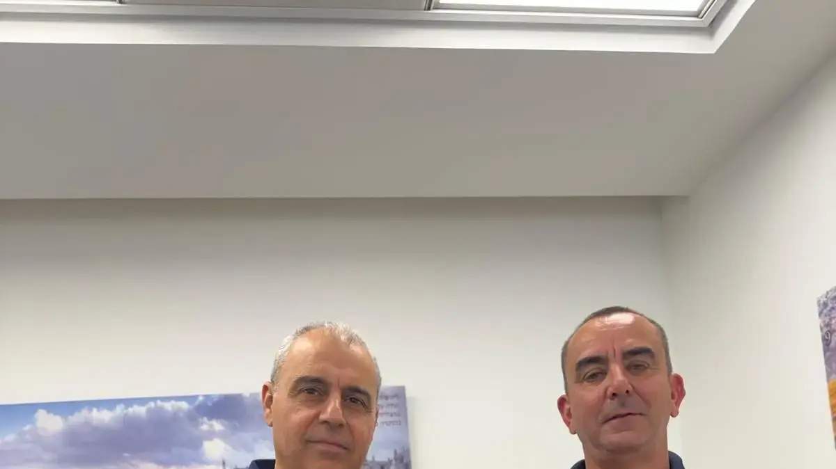 יורם סגל, מנכ"ל מור,  ובן רון, סמנכ״ל השיווק והשירות