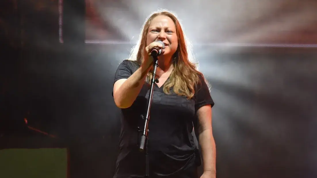מירית ליבה מתארחת במופע "נשף רוק" של אביב גפן בזאפה לייב פארק ראשון לציון, 2021