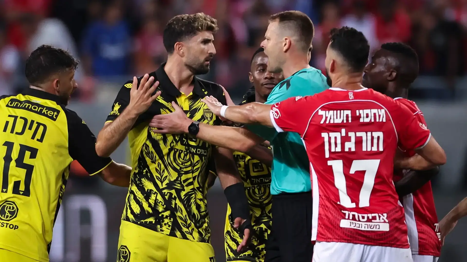 אורי דהן, בית"ר ירושלים לצד יגאל פריד, שופט כדורגל