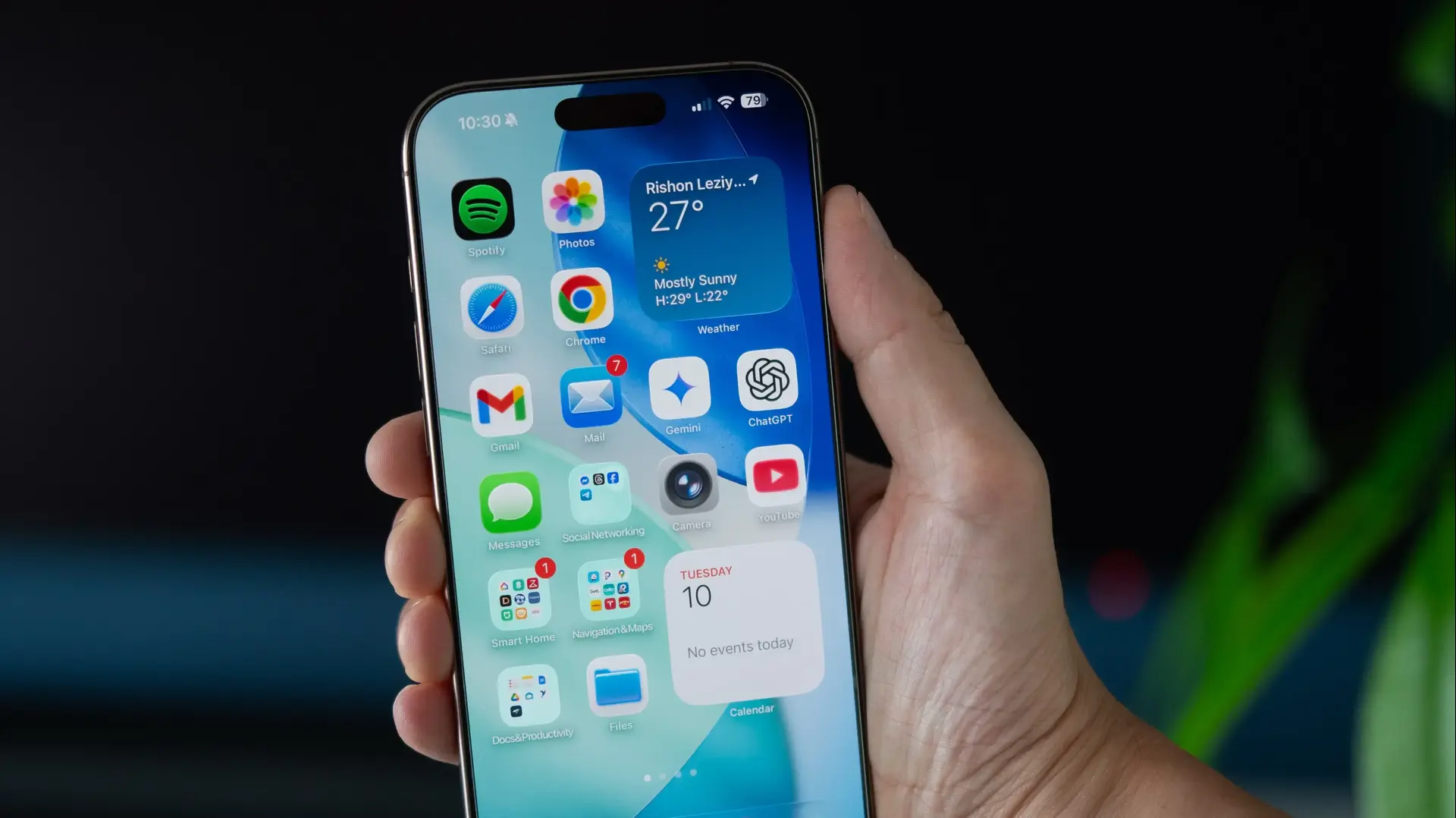 אייפון 16 פרו מקס עם iOS 26