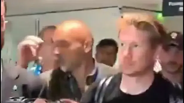 קווין דה בראונה נוחת ברומא קווין דה בראונה נוחת ברומא