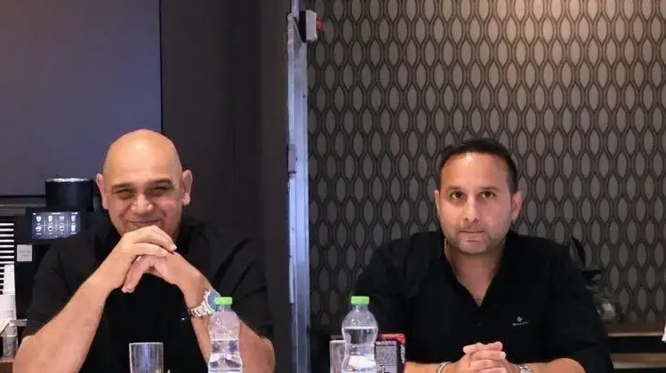 יו"ר איגוד הכדוריד עידן מזרחי (מימין)