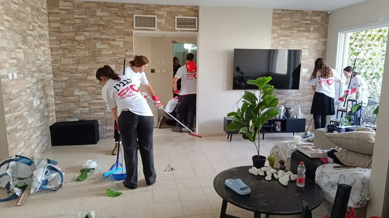 נוער כרמים למען משפחות מב״ש שנפגעו מהטילים האיראנים