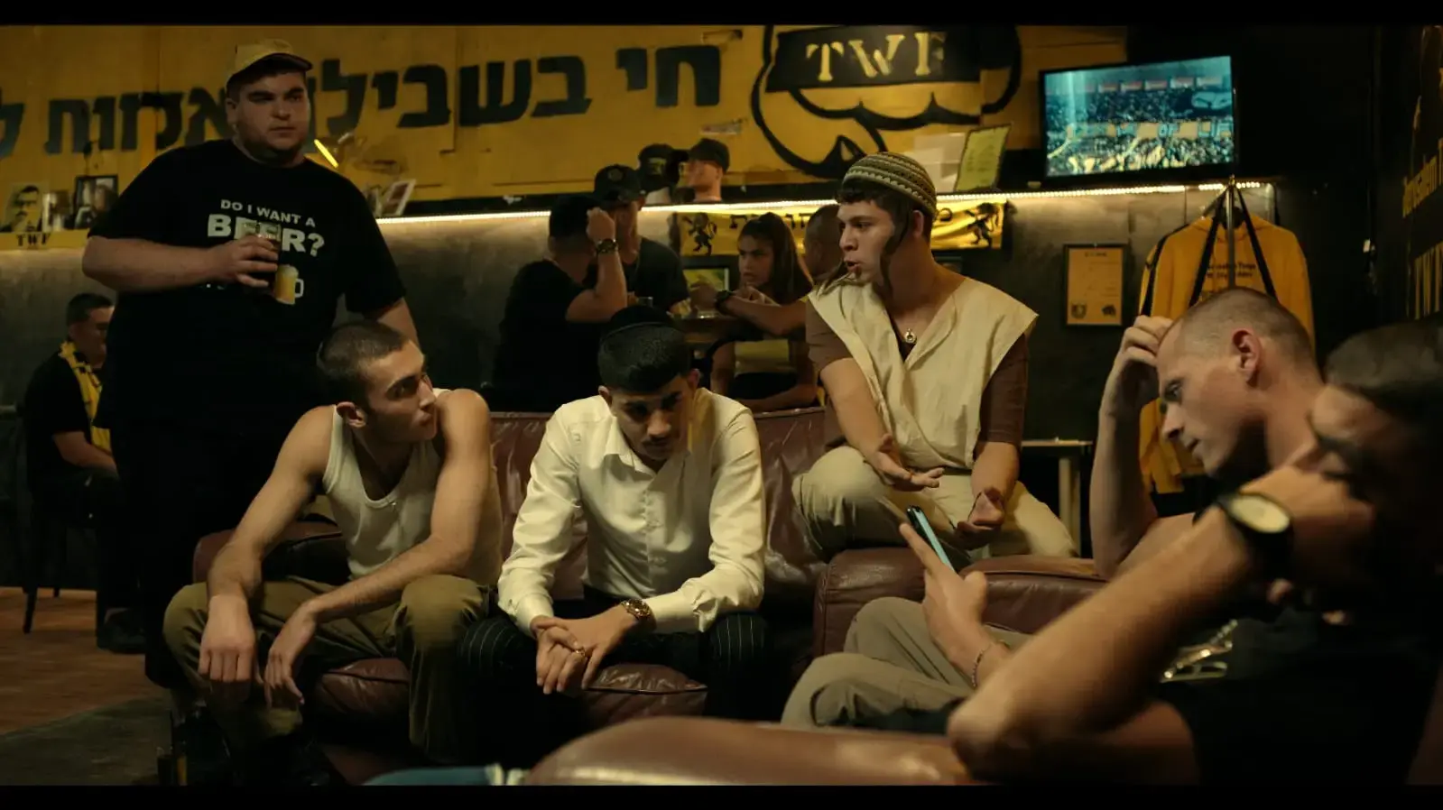 חוליגנים, כאן 11