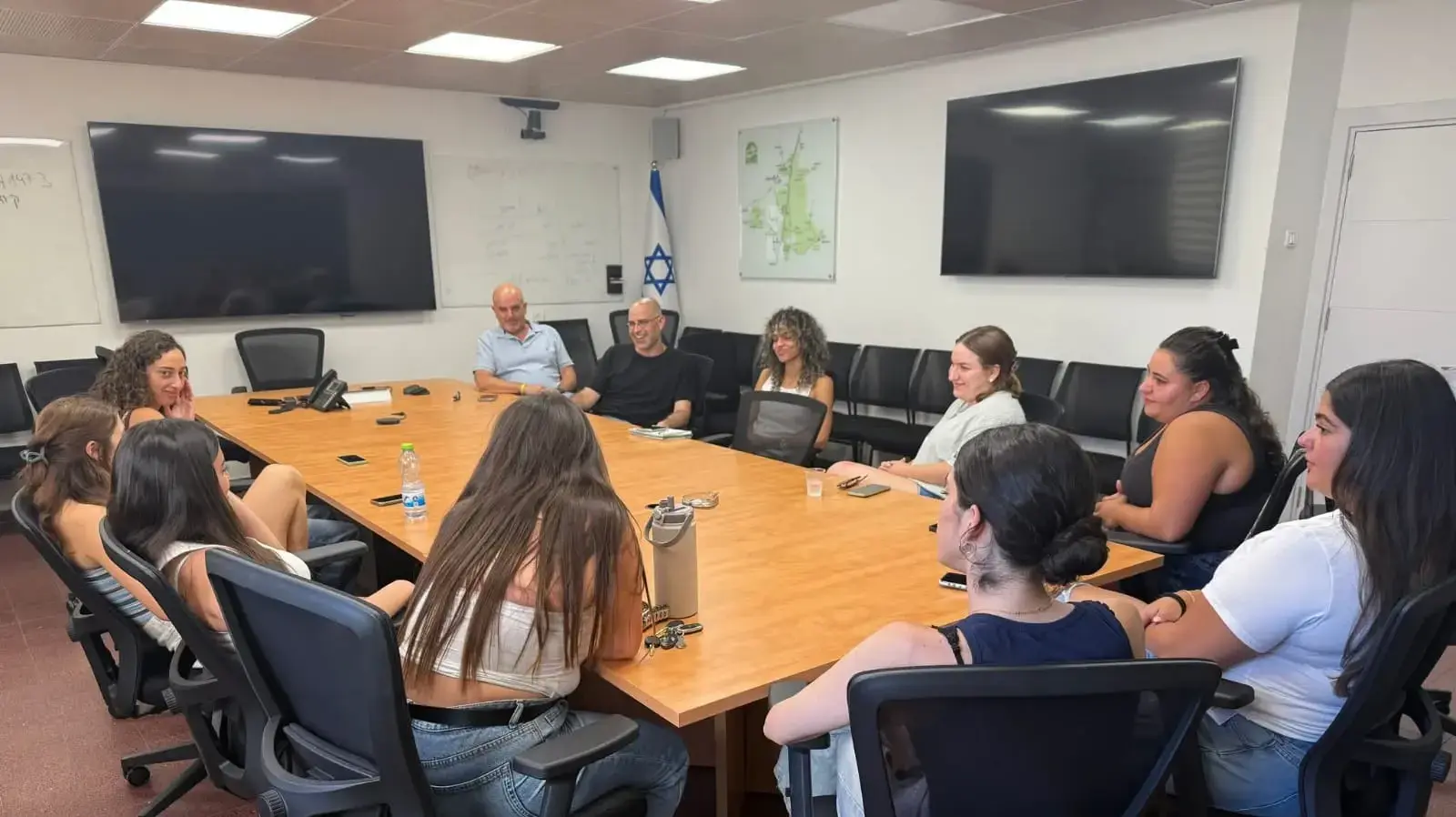 מפגש לוחמות עם חגי רזניק, יו"ר הקרן לחיילים משוחררים