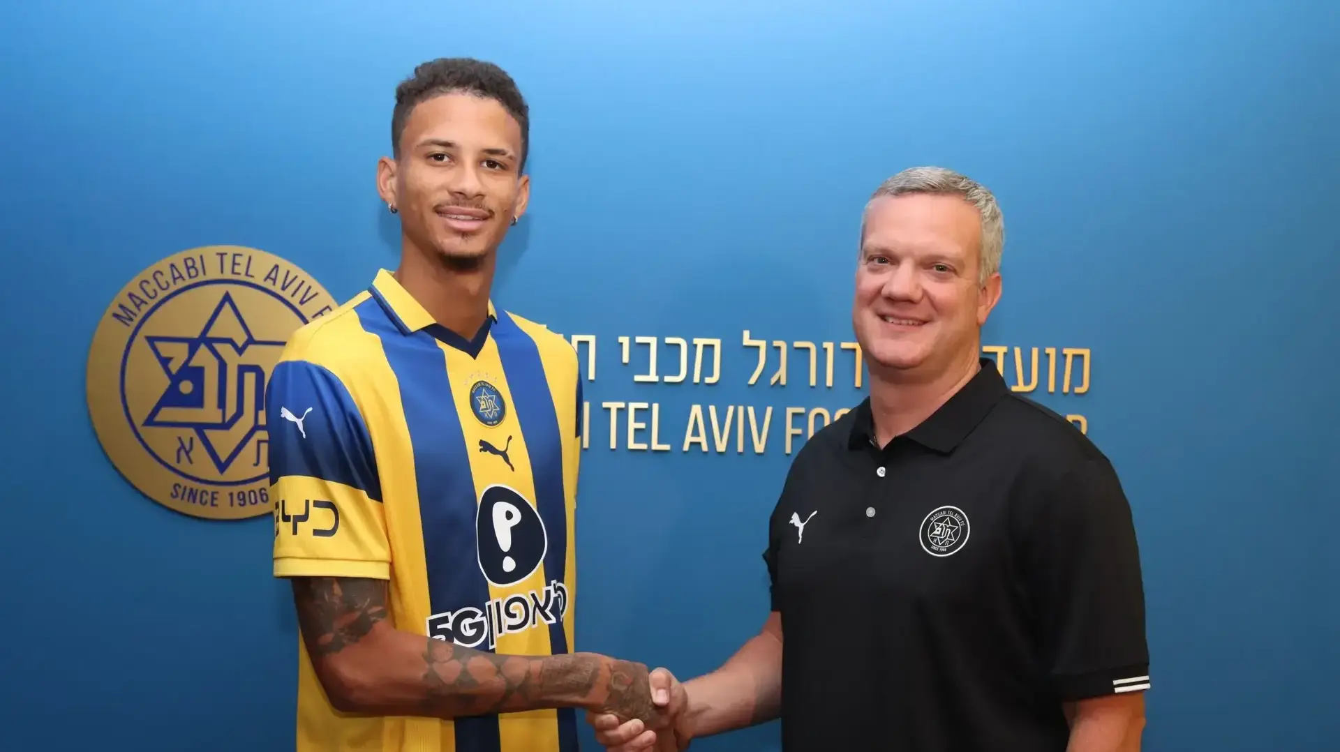 בן מנספורד מנכ"ל מכבי תל אביב עם הבלם החדש הייטור
